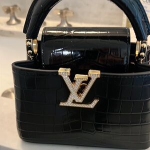 Louis Vuitton bag for sale. Excellent condition.